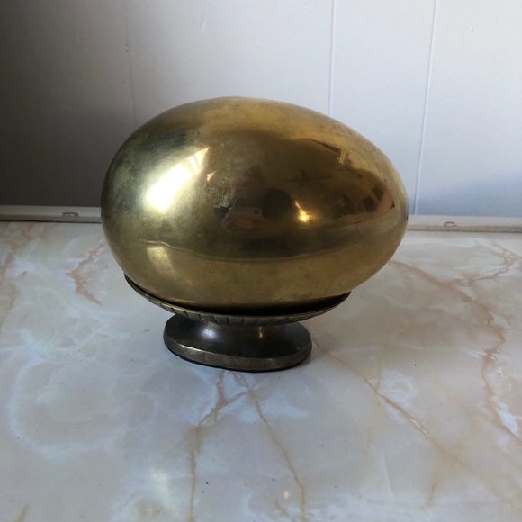 Jumbo Vintage Brass Egg with stand - Picture 2 of 7